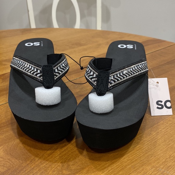NWT. SO, women’s size 10, platform flip flops. - Picture 4 of 9